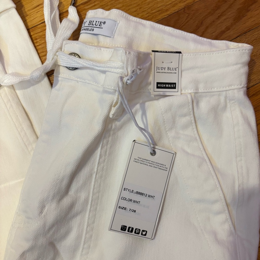 Judy Blue High Waist White jeans - Picture 3 of 4
